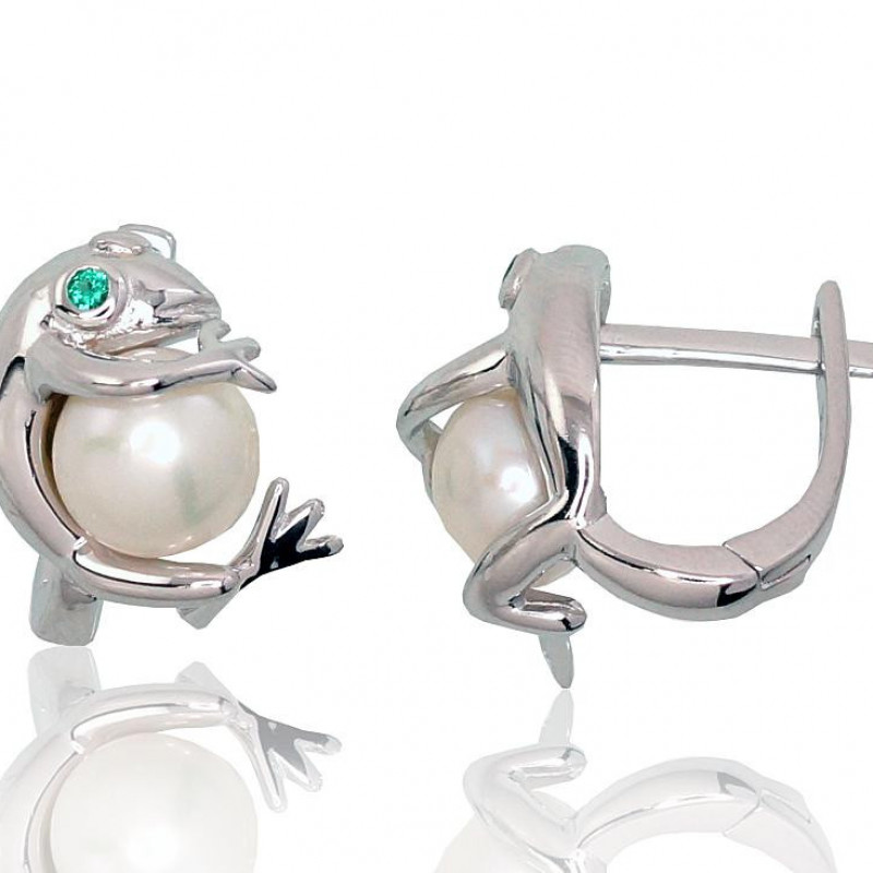 Silver earrings with pearl and zircon